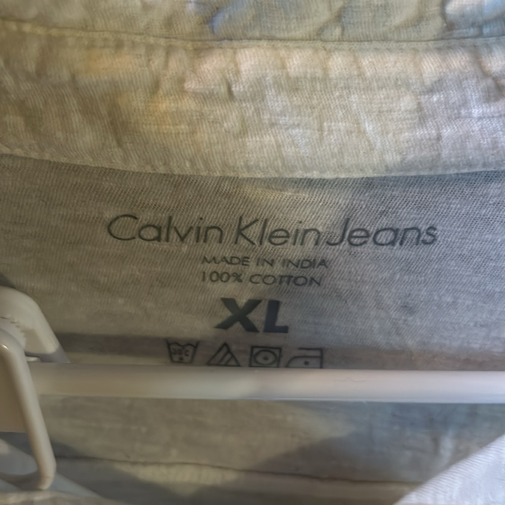Calvin Klein - Picture 2 of 3